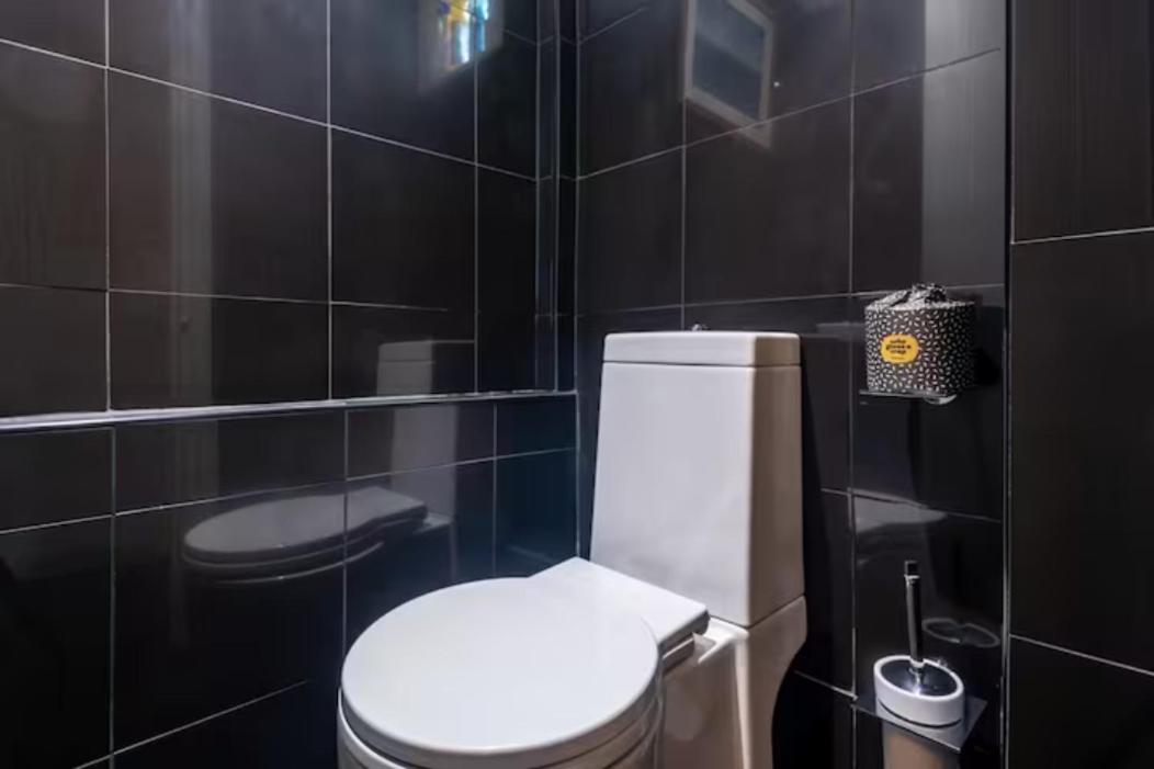 Two Bedroom Private Cottage With Private Parking Just By The Sea 荷尼湾 外观 照片